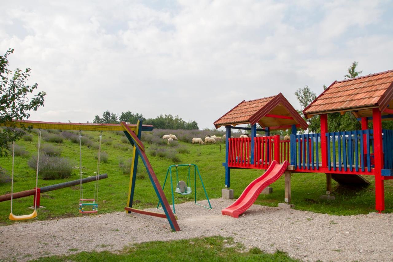 Lavanda Farm Apartmani Rakovica Zewnętrze zdjęcie